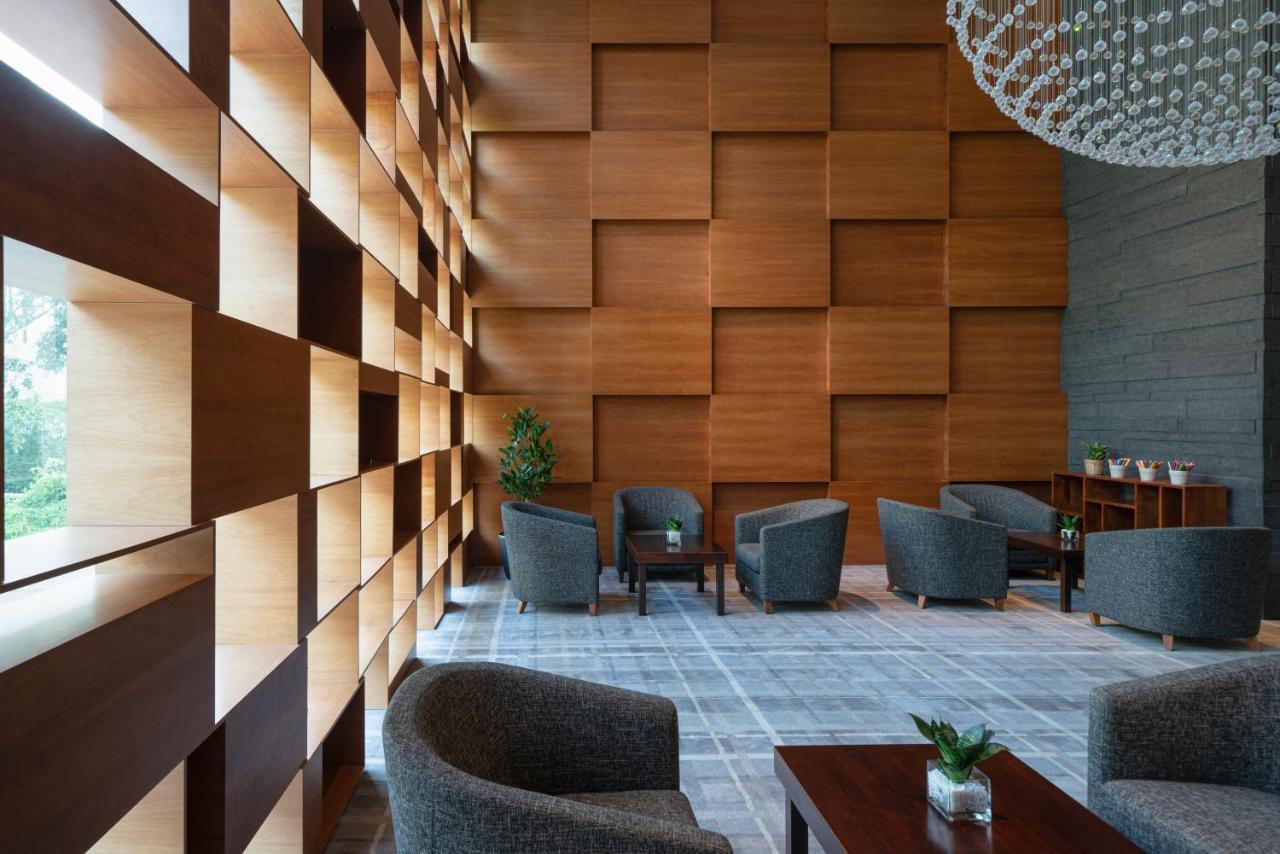 Oasia Resort Sentosa By Far East Hospitality 싱가포르 외부 사진 The lobby of the hotel