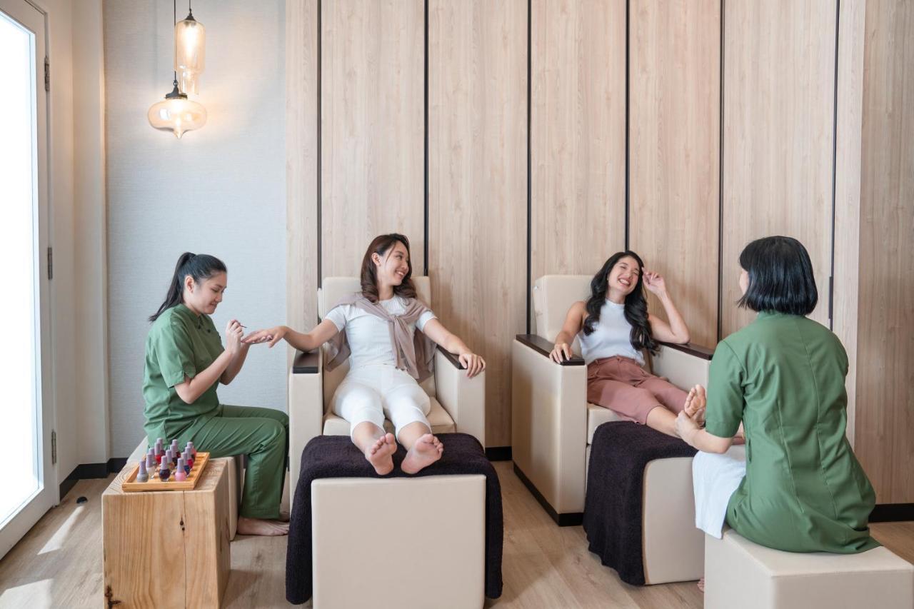 Oasia Resort Sentosa By Far East Hospitality 싱가포르 외부 사진 Thai foot massage