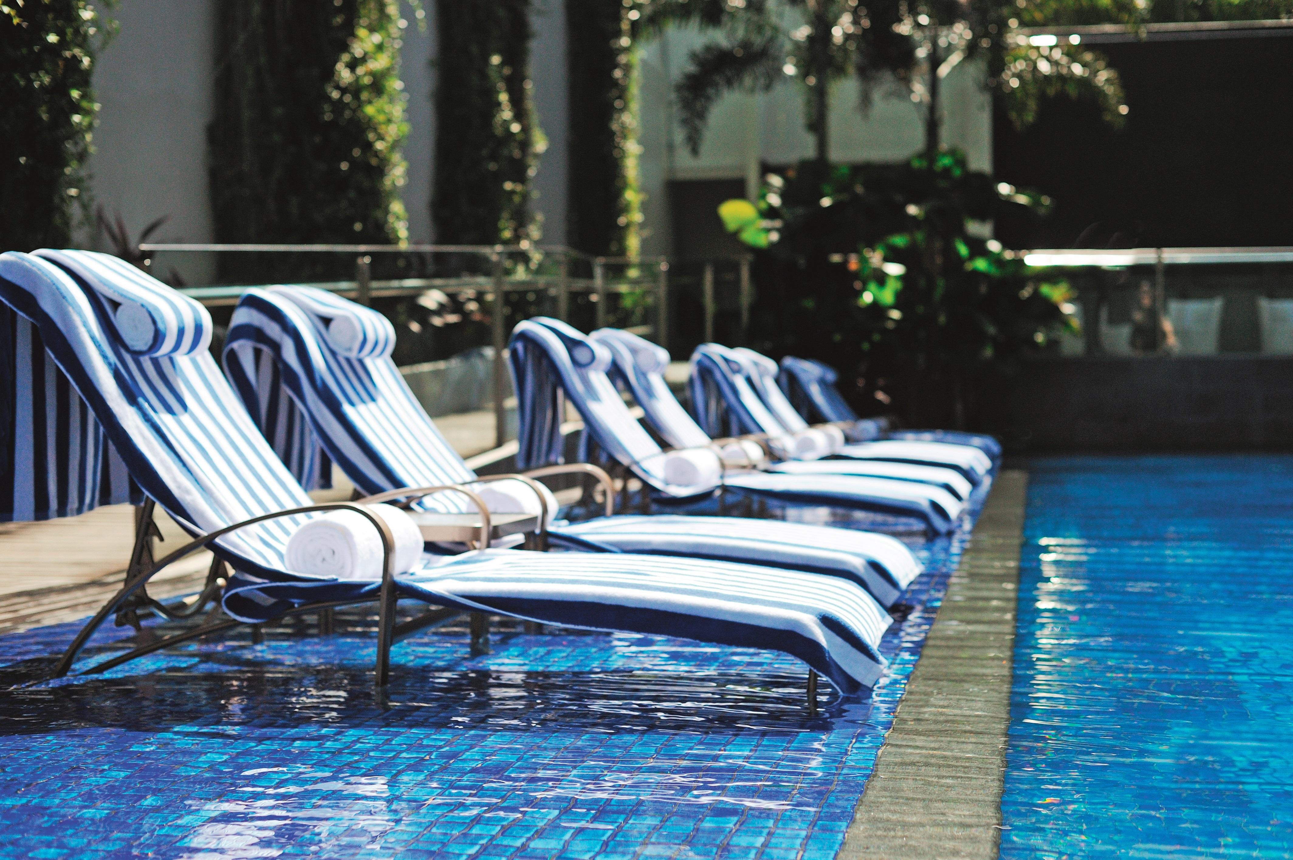 Oasia Resort Sentosa By Far East Hospitality 싱가포르 외부 사진 The pool at the hotel