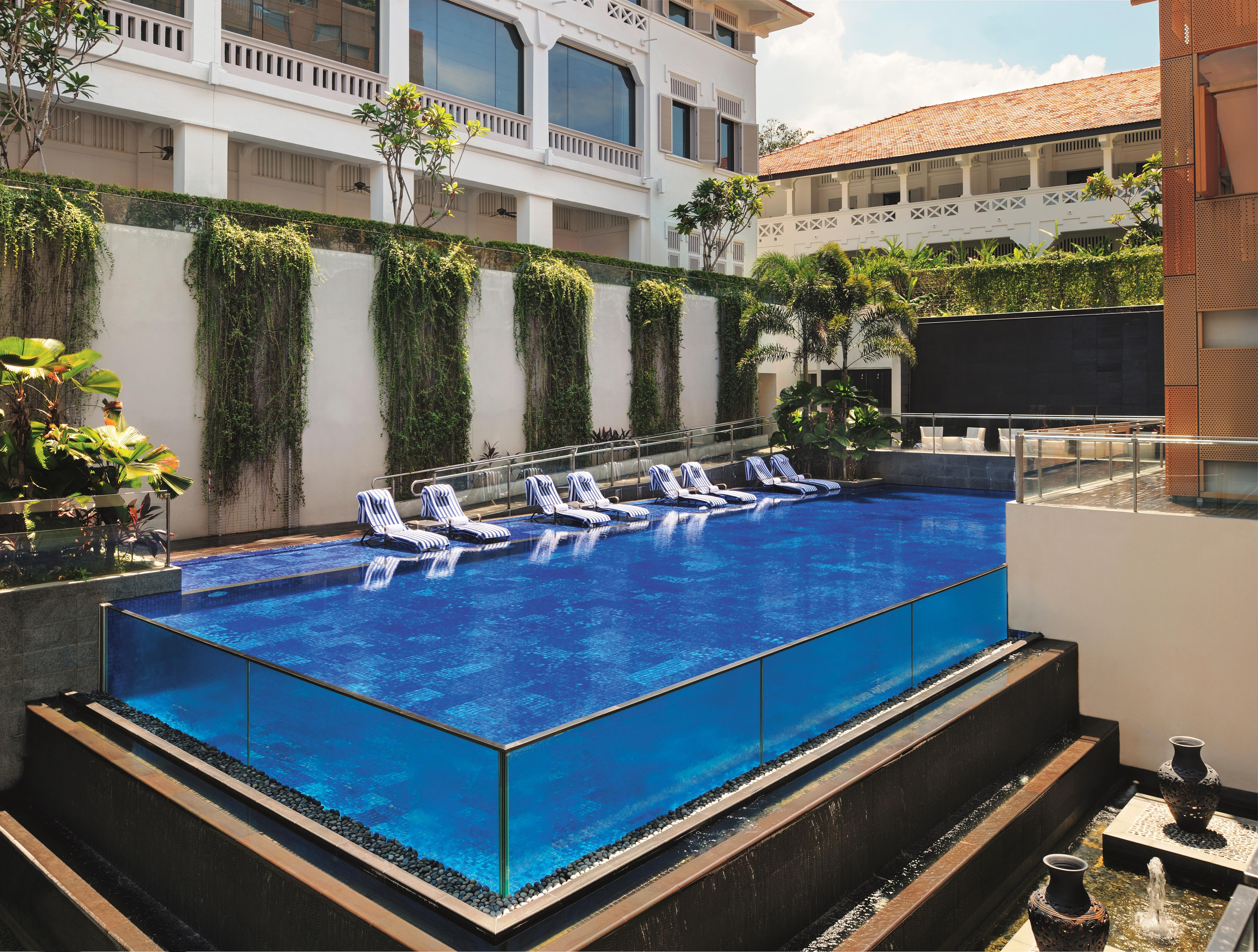 Oasia Resort Sentosa By Far East Hospitality 싱가포르 외부 사진 The pool at the hotel