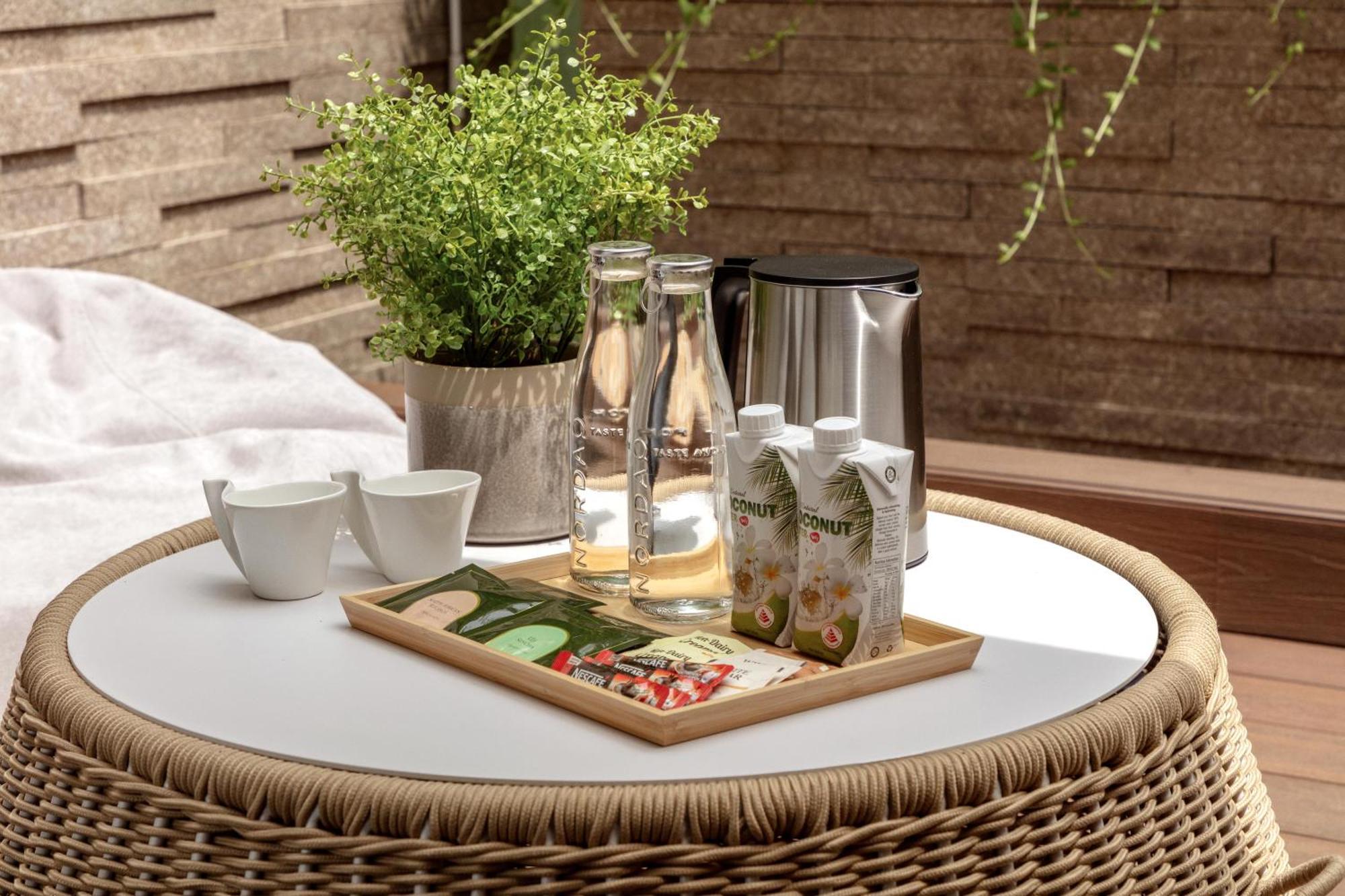 Oasia Resort Sentosa By Far East Hospitality 싱가포르 외부 사진 A tea tray