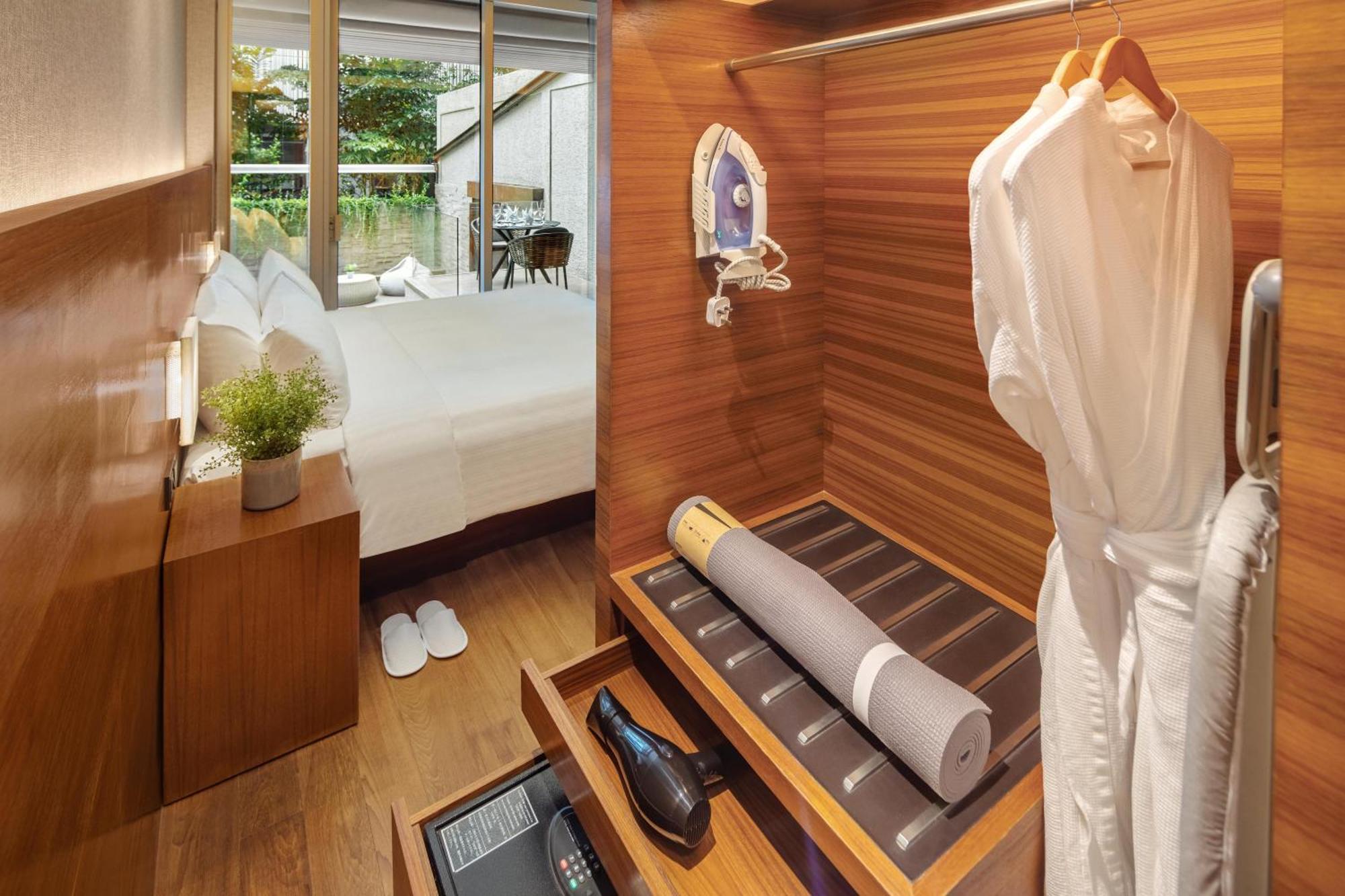 Oasia Resort Sentosa By Far East Hospitality 싱가포르 외부 사진 A room in the hotel